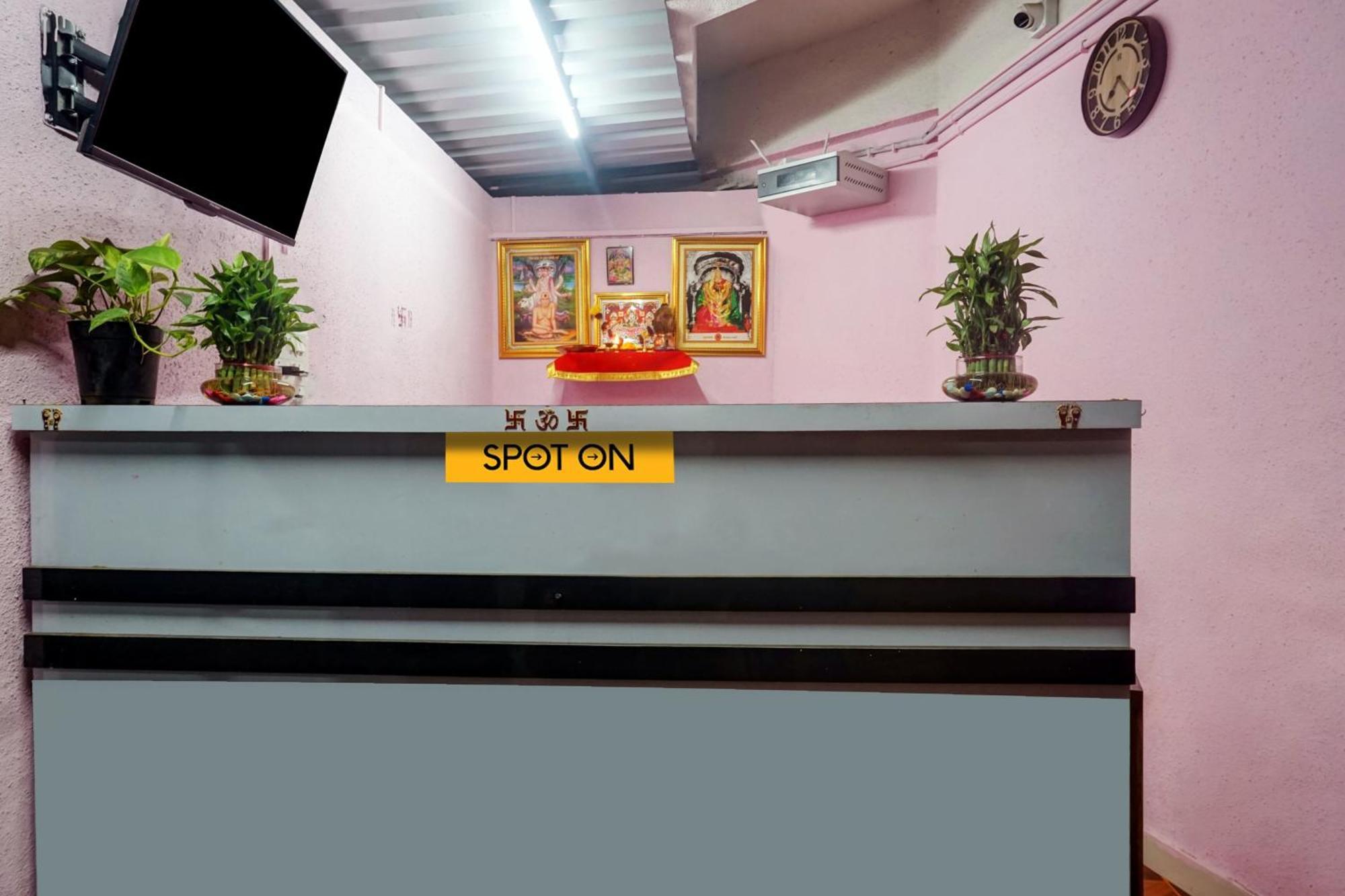 Spot On Samadhan Lodge Πούνε Εξωτερικό φωτογραφία